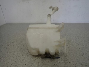 NISSAN XTRAIL T30 01- ZBIORNICZEK PŁYNU DO SPRYSKIWACZY 3/5 MINIATURA