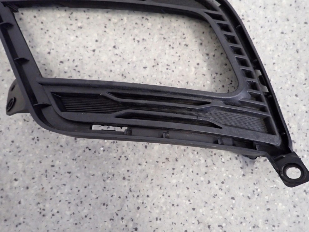 KIA CEED 10-12 KRATKA HALOGENU LEWA 2/5