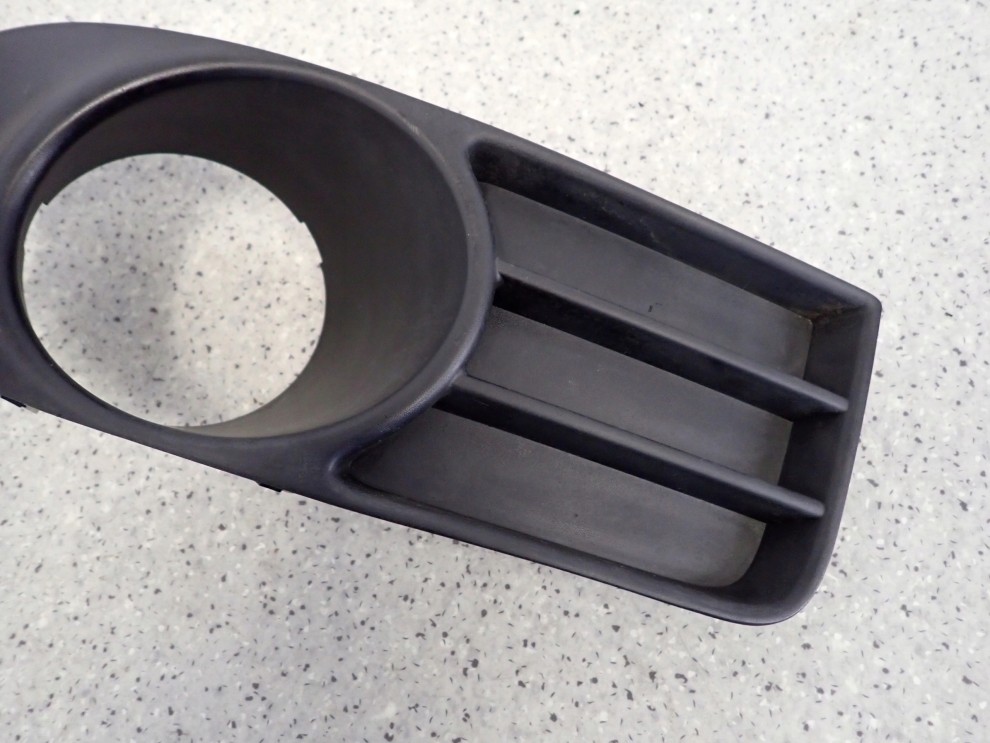 SUZUKI SX4 06-09 KRATKA HALOGENU PRZEDNIA PRAWA 3/7