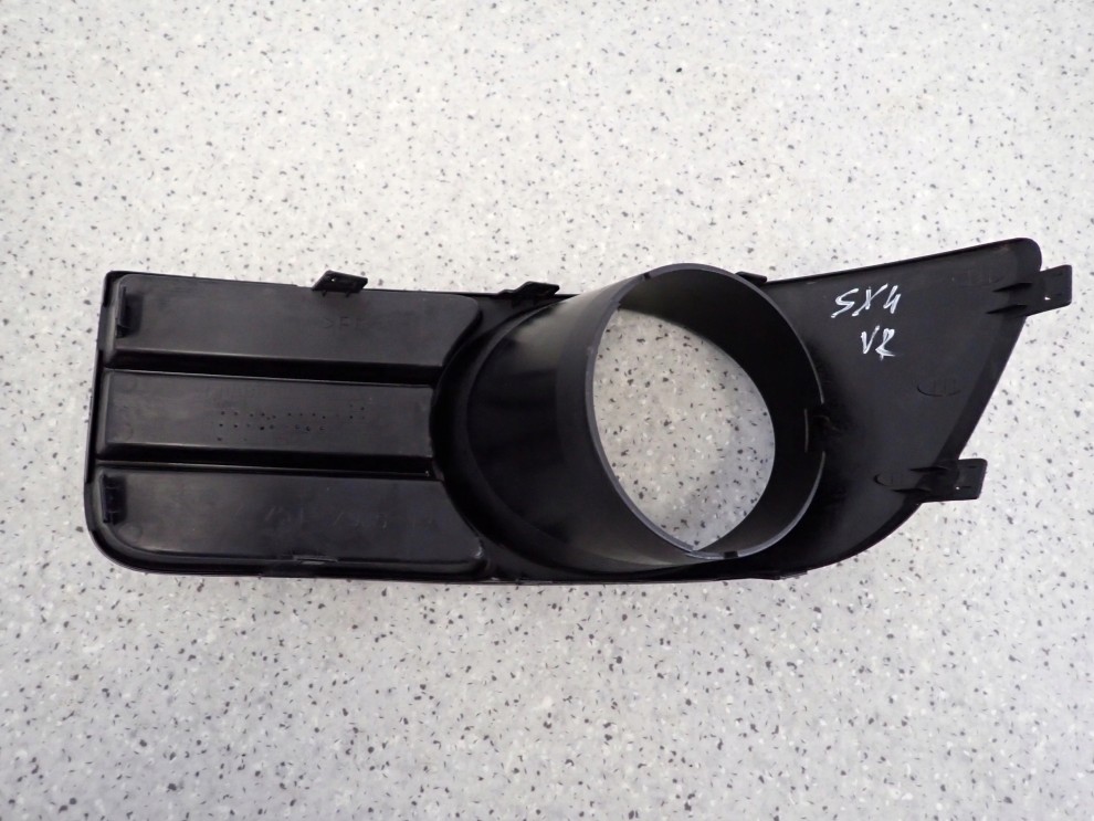 SUZUKI SX4 06-09 KRATKA HALOGENU PRZEDNIA PRAWA 7/7