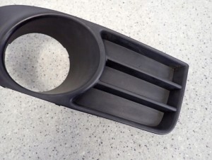 SUZUKI SX4 06-09 KRATKA HALOGENU PRZEDNIA PRAWA 3/7 MINIATURA