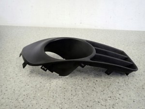 SUZUKI SX4 06-09 KRATKA HALOGENU PRZEDNIA PRAWA 6/7 MINIATURA