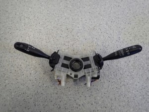 SUZUKI JIMNY 04- PRZEŁĄCZNIK ZESPOLONY ŚWIATEŁ WYCIERACZEK 1/5 MINIATURA