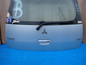 MITSUBISHI COLT 04-08 5d KLAPA BAGAŻNIKA SZYBA T42 5/8 MINIATURA