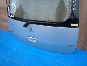 MITSUBISHI COLT 04-08 5d KLAPA BAGAŻNIKA SZYBA T42 6/8 MINIATURA