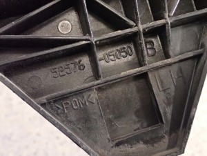 TOYOTA AVENSIS T25 KOMBI 02- ŚLIZG ZDERZAKA TYLNY LEWY 4/5 MINIATURA