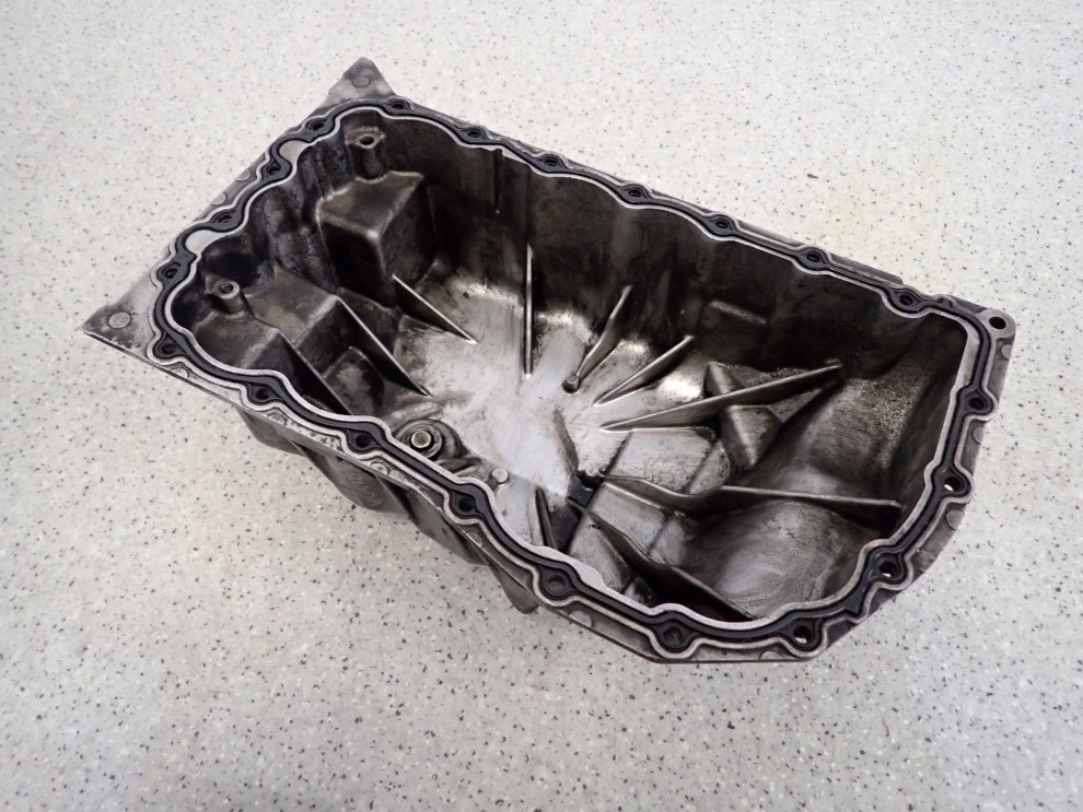 MITSUBISHI CARISMA 1.9 TD 96-00 MISKA OLEJOWA 1/8