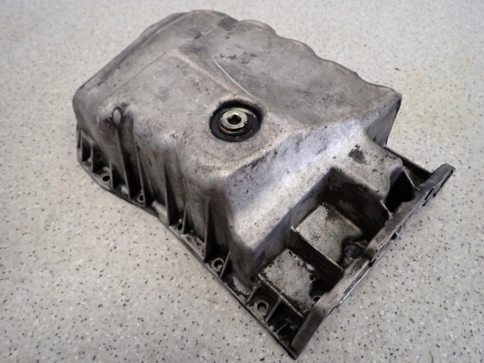 MITSUBISHI CARISMA 1.9 TD 96-00 MISKA OLEJOWA 6/8