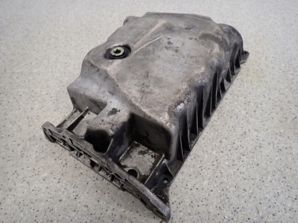 MITSUBISHI CARISMA 1.9 TD 96-00 MISKA OLEJOWA 7/8