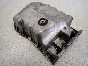 MITSUBISHI CARISMA 1.9 TD 96-00 MISKA OLEJOWA 6/8 MINIATURA