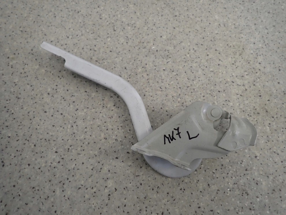 SUZUKI SWIFT MK7 5D 10- ZAWIAS MASKI LEWY 2/3