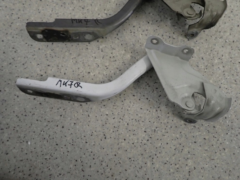 SUZUKI SWIFT MK7 5D 10- ZAWIAS MASKI PRAWY 2/5