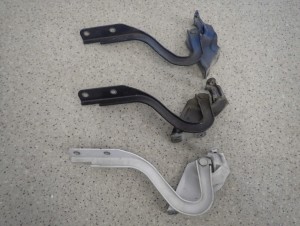 SUZUKI SWIFT MK7 5D 10- ZAWIAS MASKI PRAWY 5/5 MINIATURA