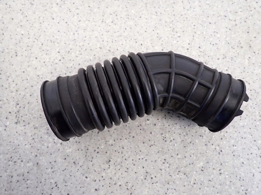 SUZUKI SX4 06-13 1.9d RURA PRZEWÓD DOLOTU POWIETRZA 3/6