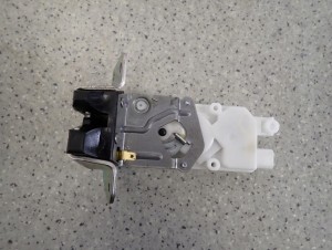 MITSUBISHI ASX 10-16 ZAMEK KLAPY TYLNEJ BAGAŻNIKA 3/4 MINIATURA