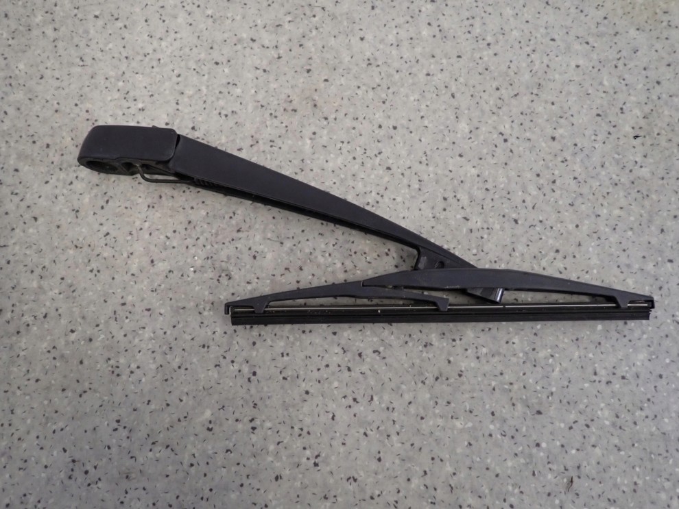 MITSUBISHI ASX 10-16 RAMIE WYCIERACZKI TYLNEJ 2/2