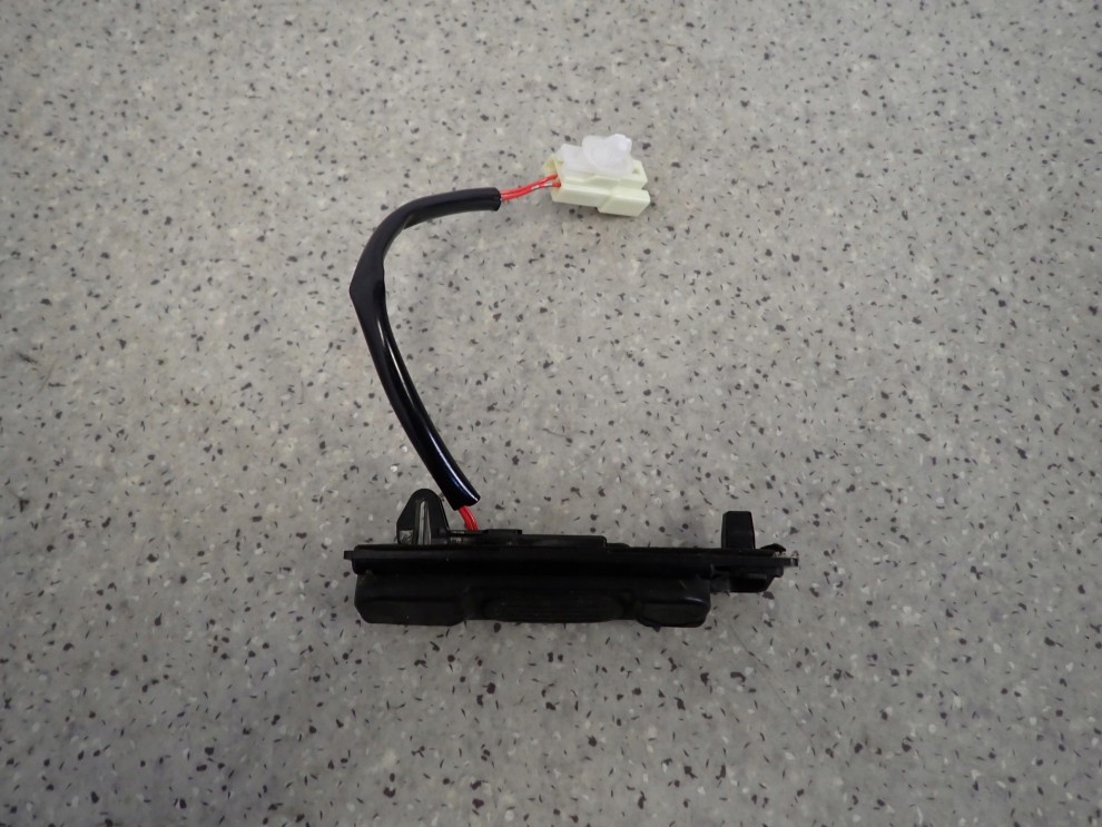 MITSUBISHI ASX 10-16 SWITCH MIKROSTYK KLAPY BAGAŻNIKA 3/5