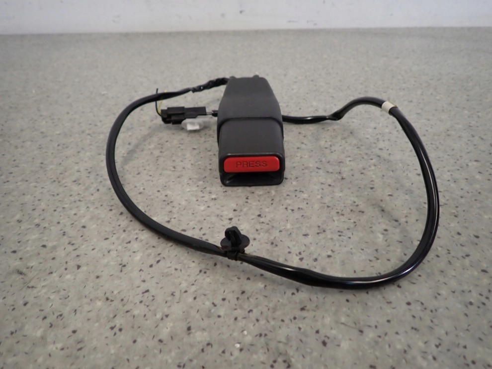 MITSUBISHI ASX 10-16 ZAPINKA PASA PRZEDNIA LEWA 1/4