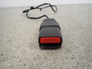 MITSUBISHI ASX 10-16 ZAPINKA PASA PRZEDNIA LEWA 2/4 MINIATURA