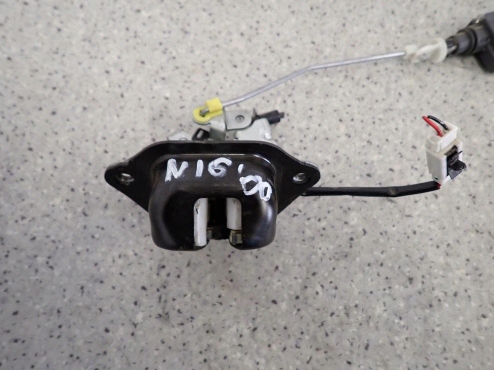 NISSAN ALMERA N16 HB 5D 00-06 ZAMEK TYLNY KLAPY BAGAŻNIKA SIŁOWNIK 2/5