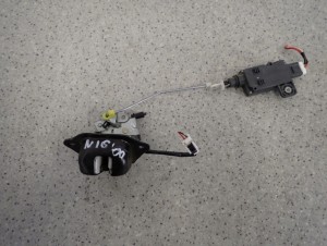 NISSAN ALMERA N16 HB 5D 00-06 ZAMEK TYLNY KLAPY BAGAŻNIKA SIŁOWNIK