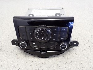 CHEVROLET CRUZE 08- RADIO RADIOODTWARZACZ 1/5 MINIATURA