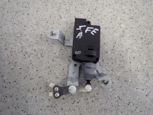 HYUNDAI SANTA FE 01-05 SIŁOWNIK ZAMKA KLAPY BAGAŻNIKA