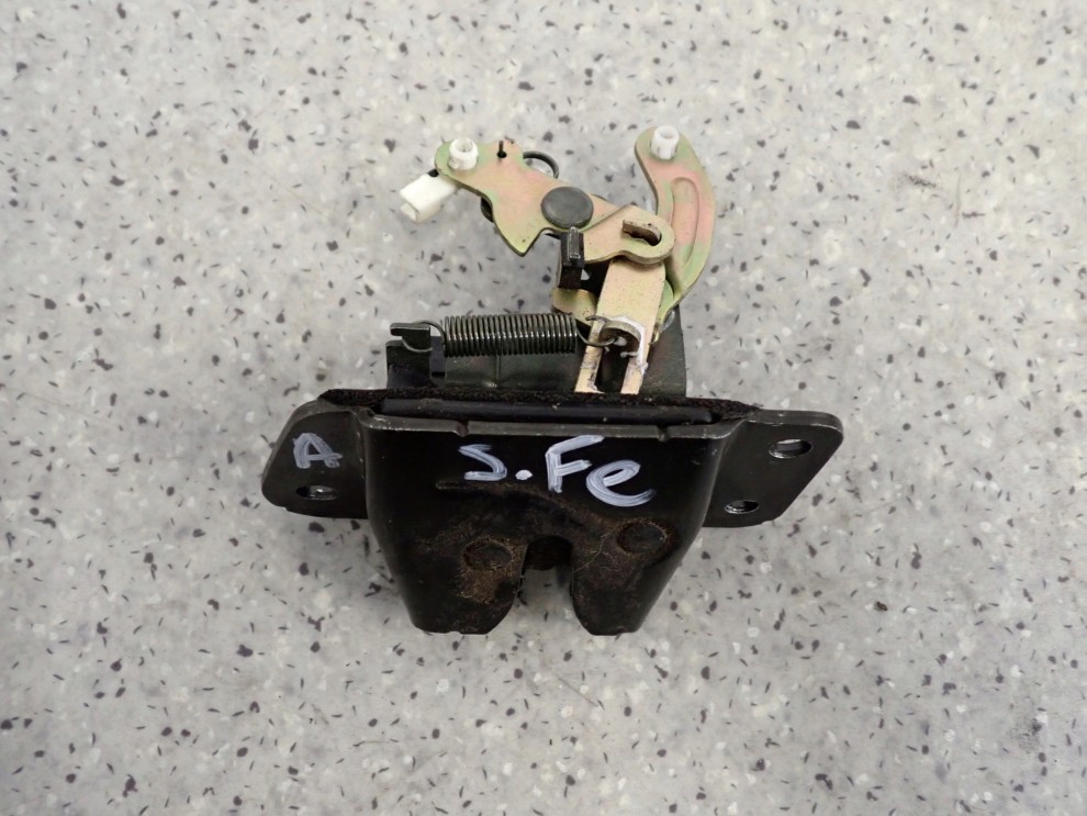 HYUNDAI SANTA FE 01-06 ZAMEK TYLNEJ KLAPY BAGAŻNIKA 2/4