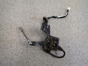 MITSUBISHI ASX 10-16 CZUJNIK POZIOMOWANIA XENONU TYLNY 2/4 MINIATURA