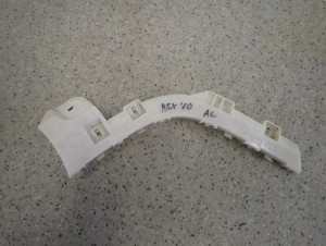 MITSUBISHI ASX 10-16 ŚLIZG ZDERZAKA TYLNY LEWY 1/7 MINIATURA