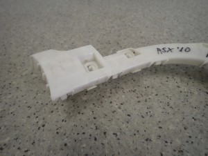 MITSUBISHI ASX 10-16 ŚLIZG ZDERZAKA TYLNY LEWY 3/7 MINIATURA