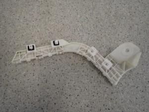 MITSUBISHI ASX 10-16 ŚLIZG ZDERZAKA TYLNY LEWY 6/7 MINIATURA