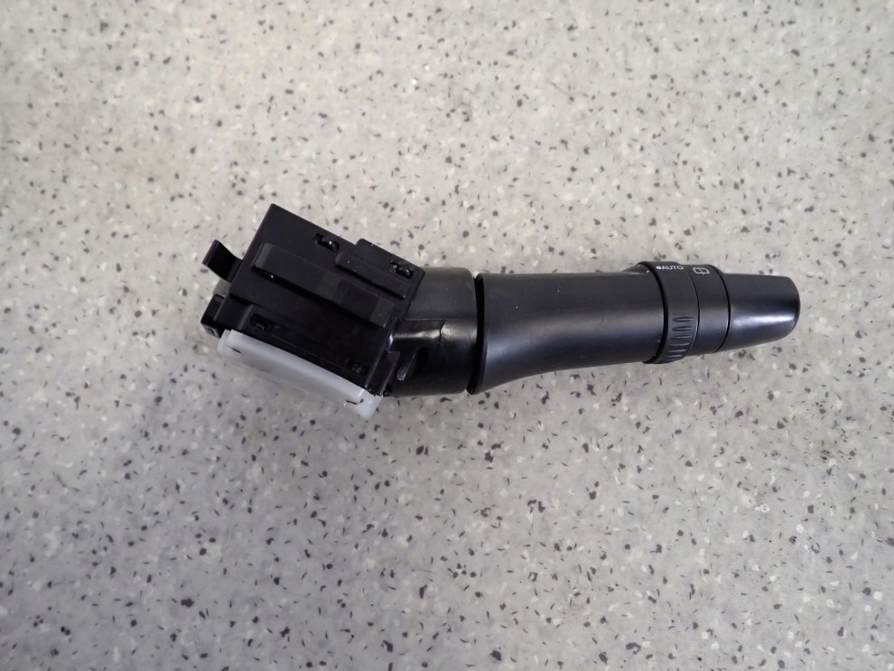 MITSUBISHI ASX 10-16 PRZEŁĄCZNIK WYCIERACZEK 3/4