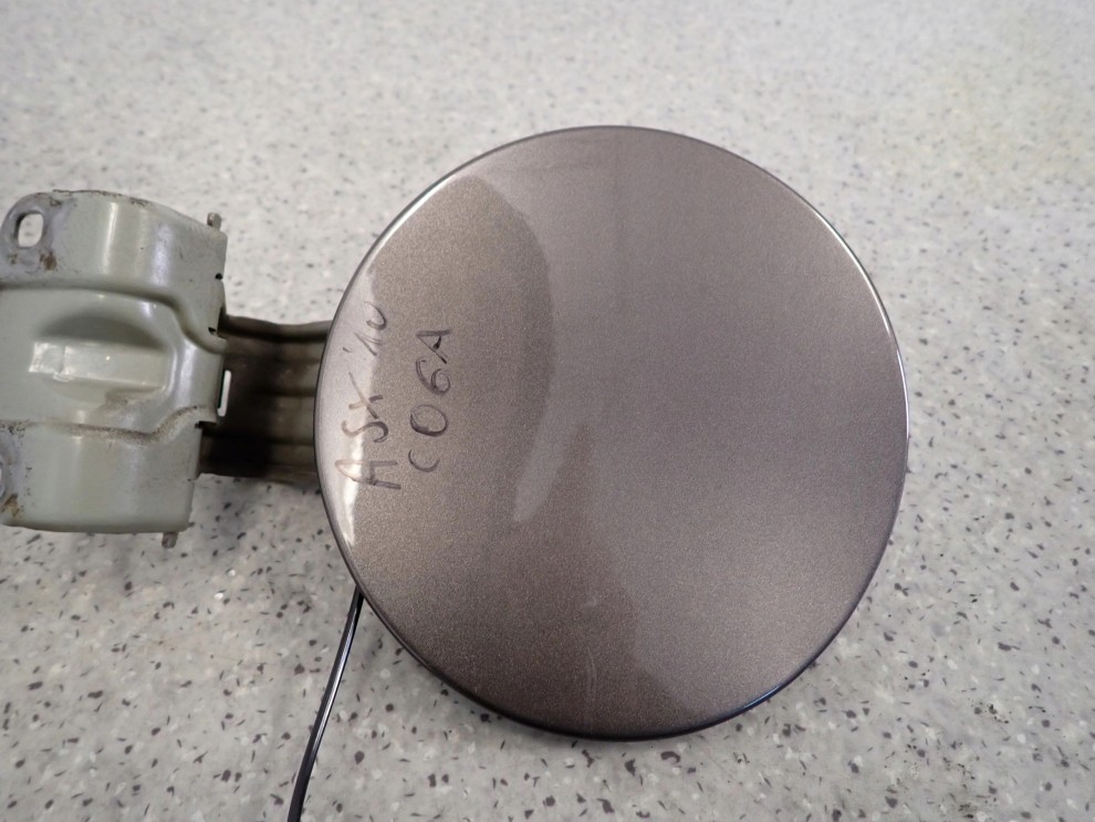 MITSUBISHI ASX 10-16 KLAPKA WLEWU PALIWA C06A 2/5