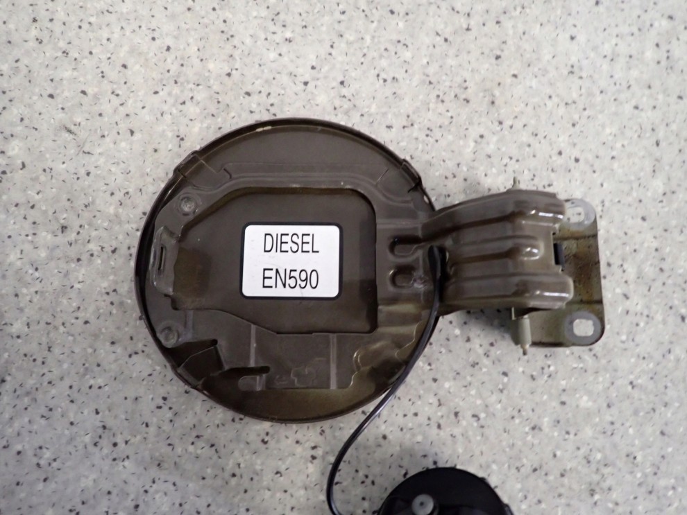 MITSUBISHI ASX 10-16 KLAPKA WLEWU PALIWA C06A 5/5