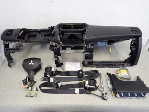 MITSUBISHI ASX 10-16 DESKA ROZDZIELCZA PODUSZKI POWIETRZNE SRS 1/16 MINIATURA