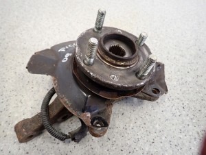 KIA PICANTO 04-07 ZWROTNICA PIASTA PRZEDNIA LEWA 3/5 MINIATURA