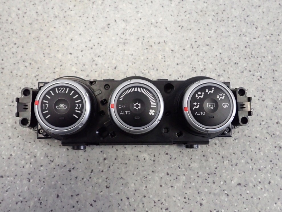 MITSUBISHI ASX 10- PANEL STEROWANIA NAWIEWEM 1/4