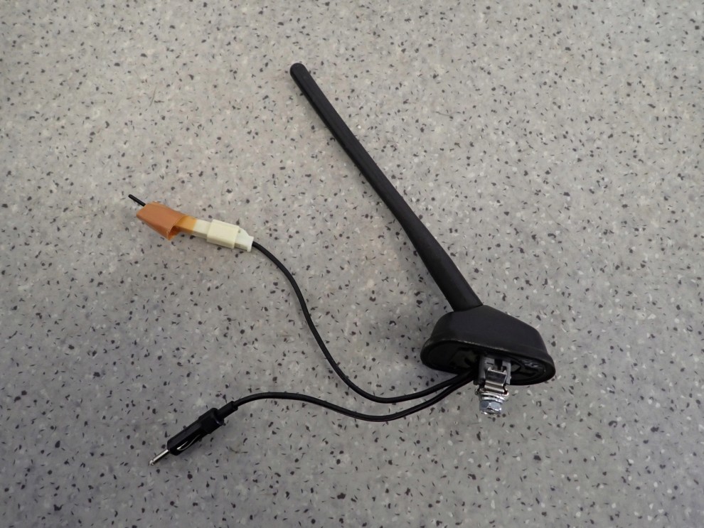 MITSUBISHI ASX 10-16 ANTENA DACHOWA 1/4