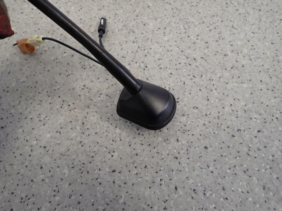 MITSUBISHI ASX 10-16 ANTENA DACHOWA 4/4