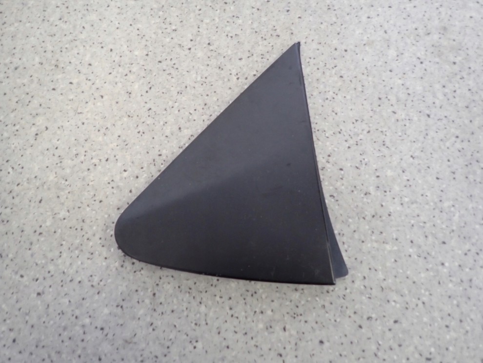 TOYOTA YARIS II 06- TRÓJKĄT PRZEDNI LEWY BŁOTNIKA ZAŚLEPKA 1/5