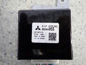 MITSUBISHI ASX 10-16 MODUŁ STEROWNIK ŚWIATEŁ REFLEKTORÓW XENON 2/3 MINIATURA