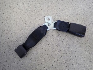 MITSUBISHI ASX 10-16 ZAPINKA PASA TYLNA LEWA 2/4 MINIATURA