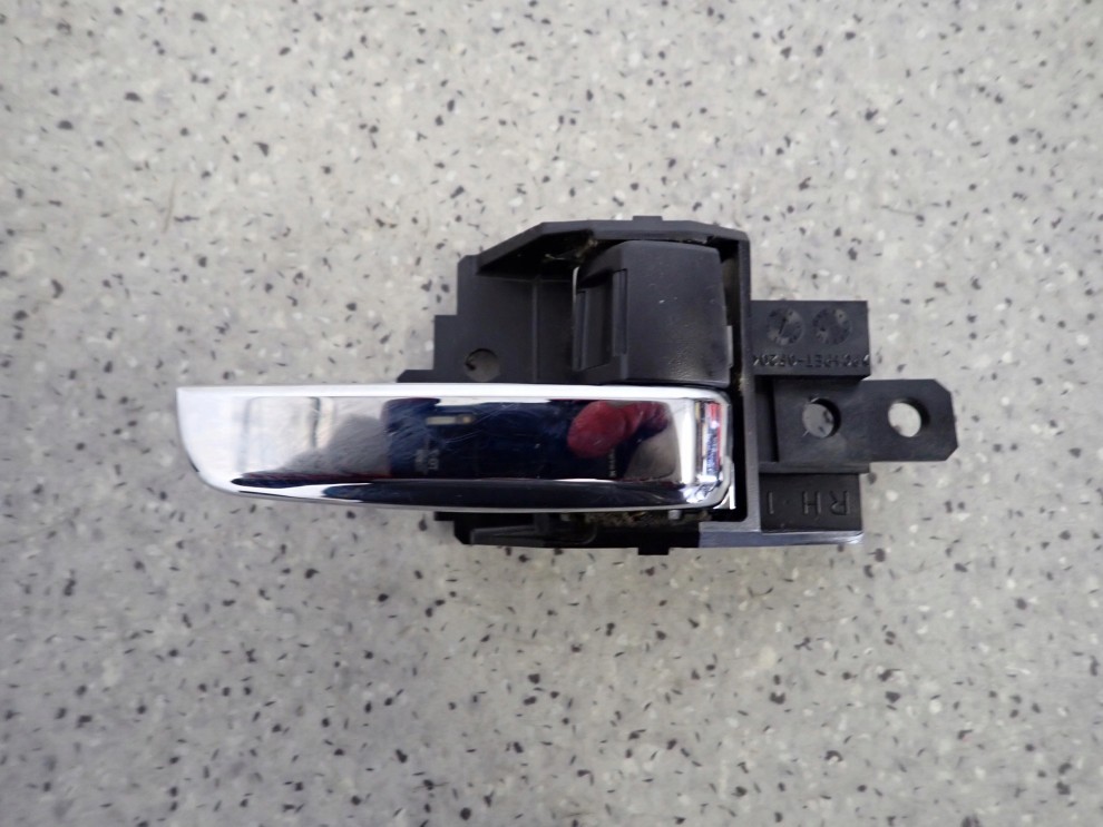 MITSUBISHI ASX 10-16 KLAMKA WEWNĘTRZNA PRZEDNIA PRAWA 1/4