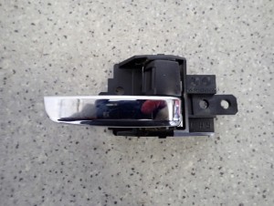 MITSUBISHI ASX 10-16 KLAMKA WEWNĘTRZNA PRZEDNIA PRAWA 1/4 MINIATURA