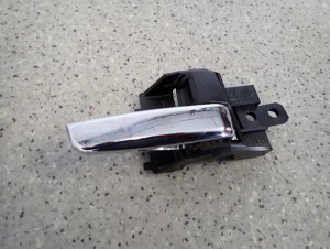 MITSUBISHI ASX 10-16 KLAMKA WEWNĘTRZNA PRZEDNIA PRAWA 2/4 MINIATURA