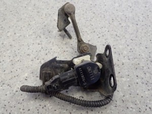 MITSUBISHI ASX 10-16 CZUJNIK POZIOMOWANIA XENONU PRZEDNI 5/5 MINIATURA