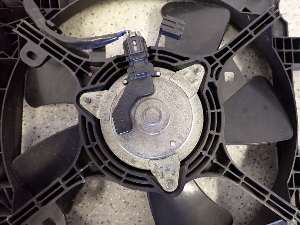 MITSUBISHI ASX 1.8 DID 10-16 WENTYLATOR CHŁODNICY 3/5