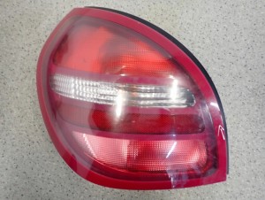 NISSAN ALMERA N16 HB 00-03 LAMPA TYLNA LEWA TYŁ 6/7 MINIATURA
