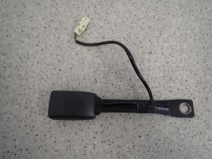 SUZUKI SX4 06-13 SEDICI ZAPINKA PASA BEZPIECZEŃSTWA PRZÓD LEWY 1/3 MINIATURA